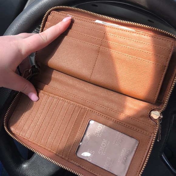 Michael Kors Continental Wallet! - Picture 2 of 3